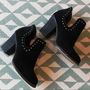 Chinese Laundry Block Heel Bootie 🖤